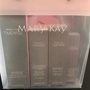 Mary Kay Timewise Miracle Set 3D.